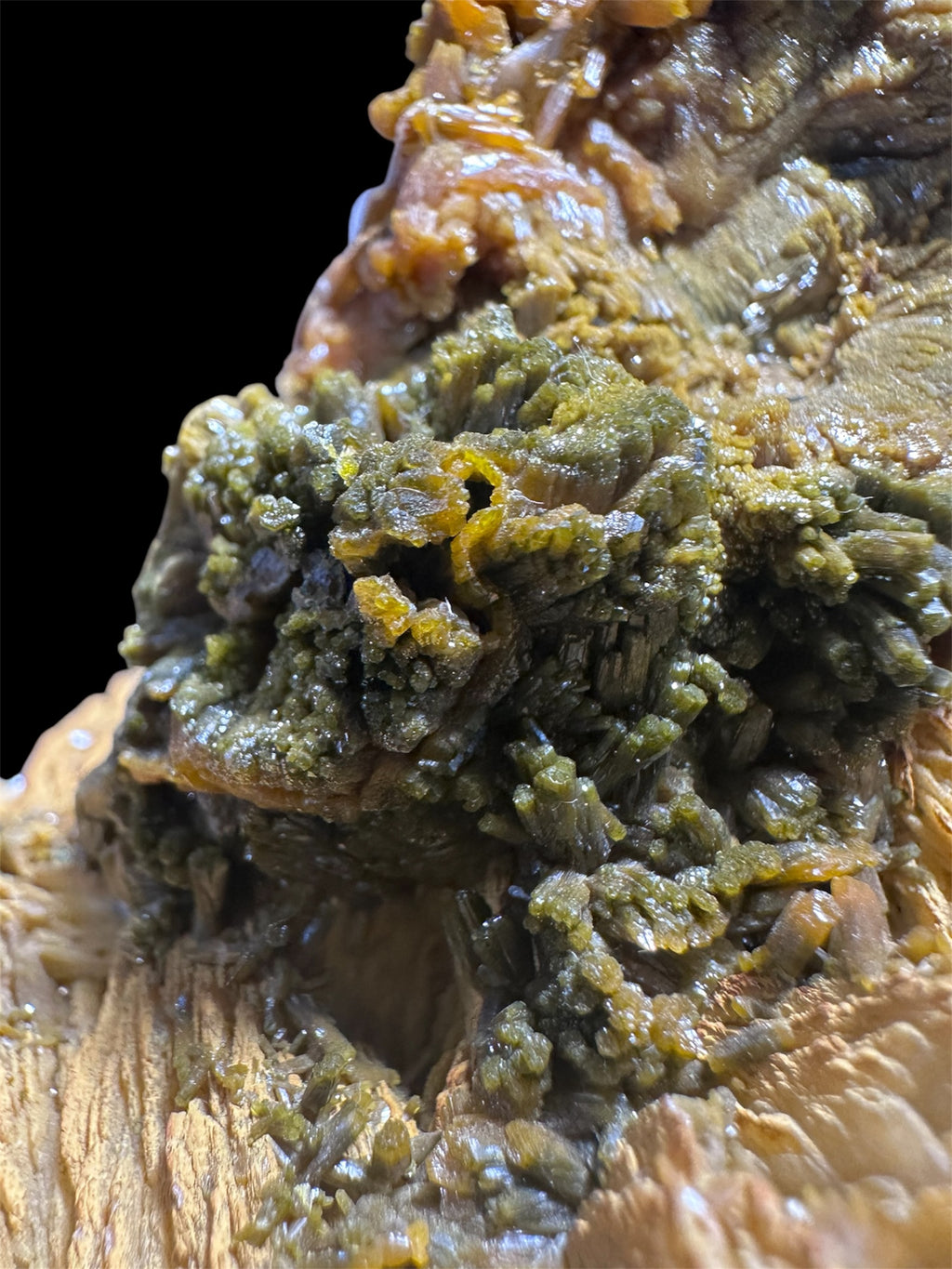 Baryte et Pyromorphite, Mine des Farges, Ussel, Corrèze, France.