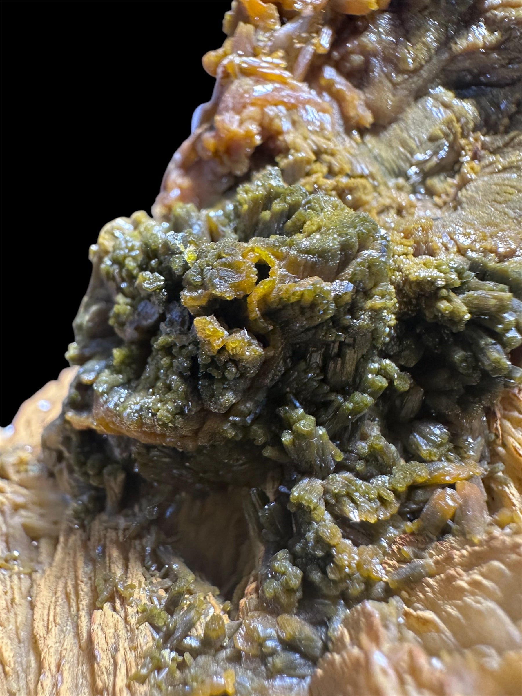 Baryte et Pyromorphite, Mine des Farges, Ussel, Corrèze, France.