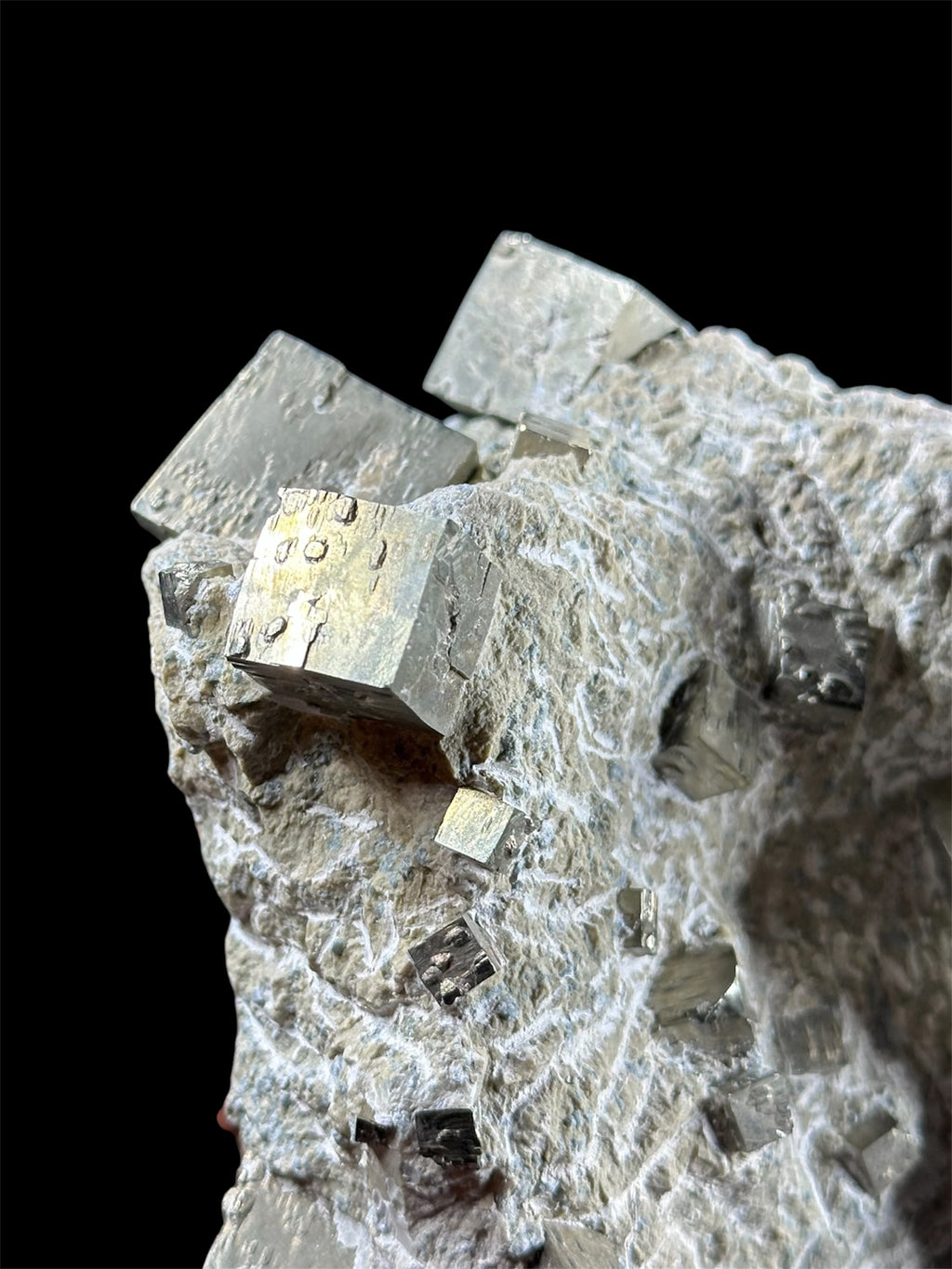 Pyrite en cubes, Navajún, La Rioja, Espagne.