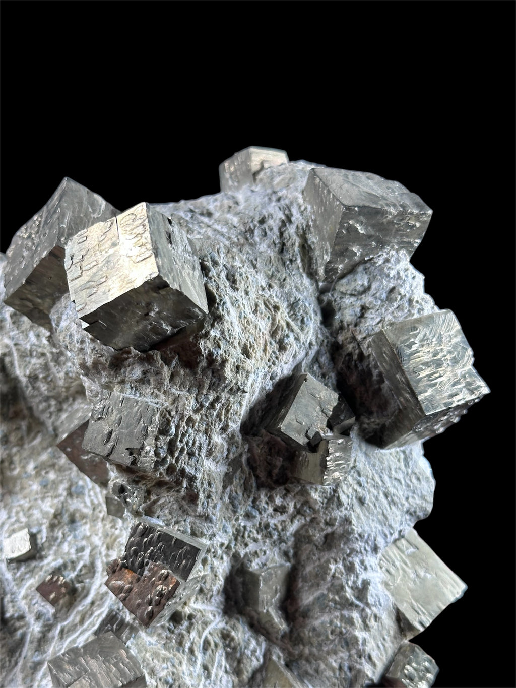 Pyrite en cubes, Navajún, La Rioja, Espagne.